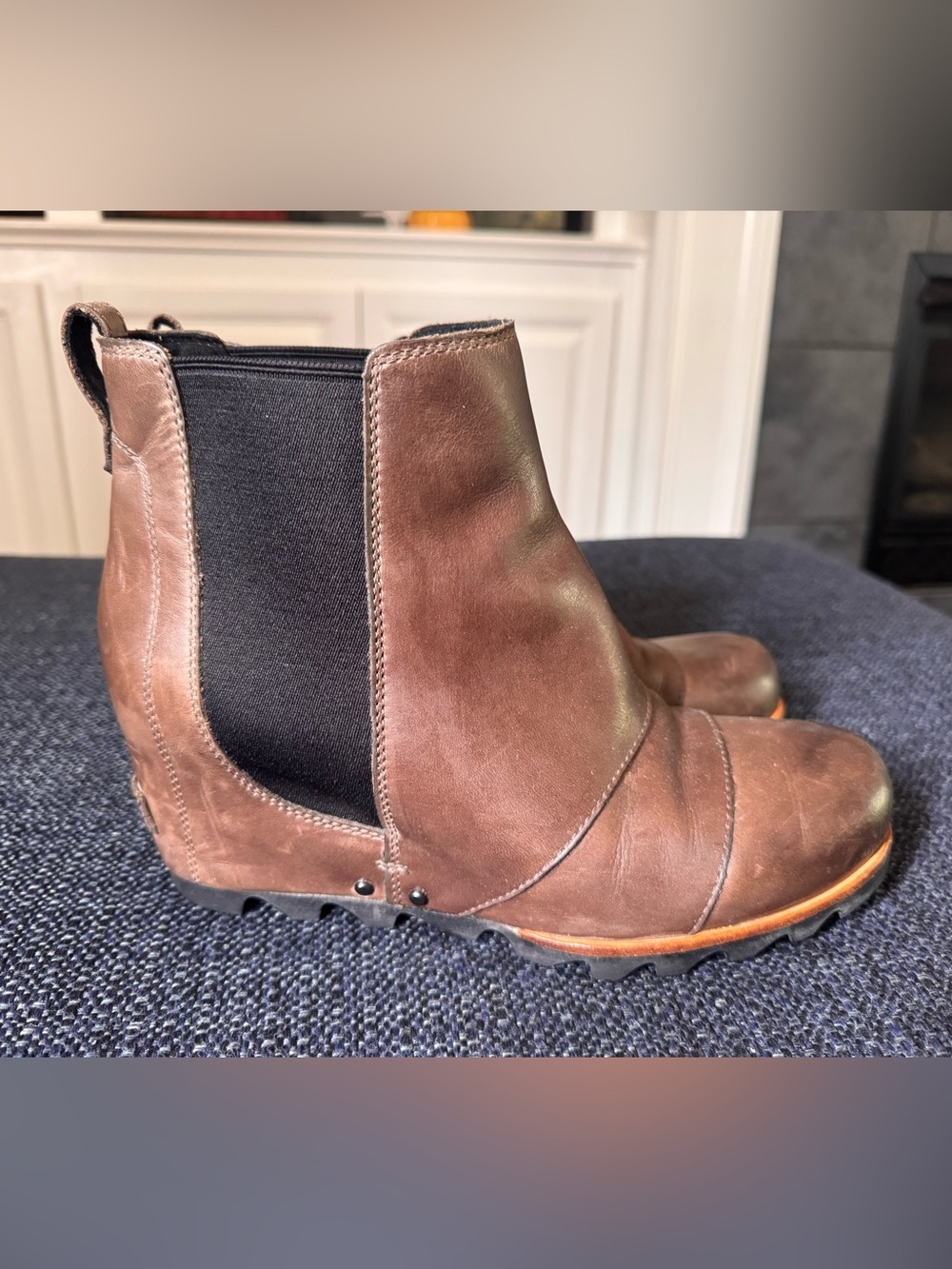 SOREL Joan of Arctic Brown Leather Wedge Chelsea Booties NL2334-089